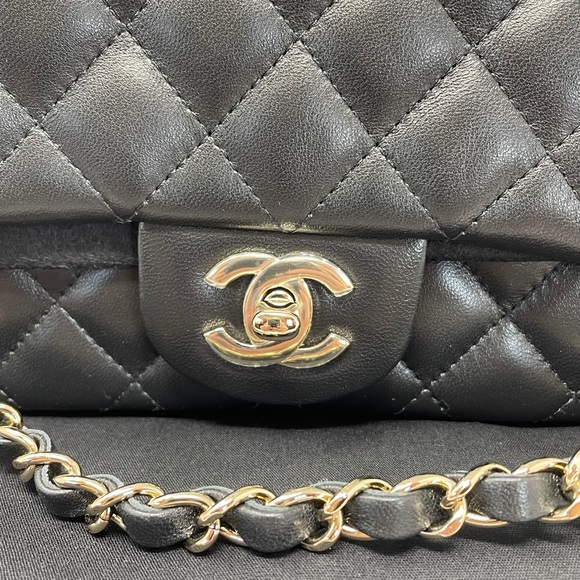‼️SOLD‼️Chanel 21P Mini Square Crossbody Lamb Bla - Picture 5 of 13